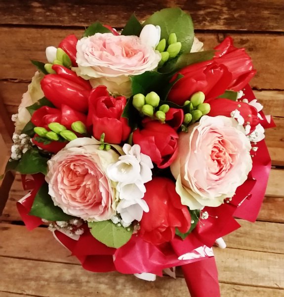Foto Bouquet romantico in rosso