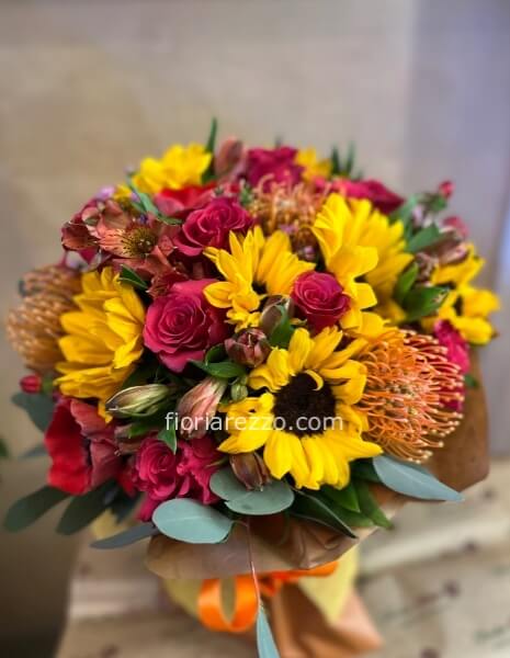 Bouquet di girasoli e fiori esotici
